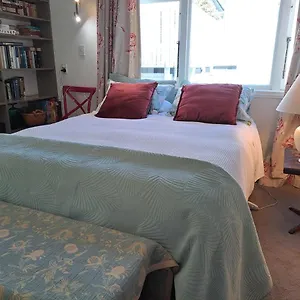 On Hay Street By The Sea Bed & Breakfast
