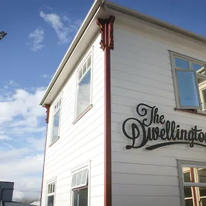 The Dwellington Hostal